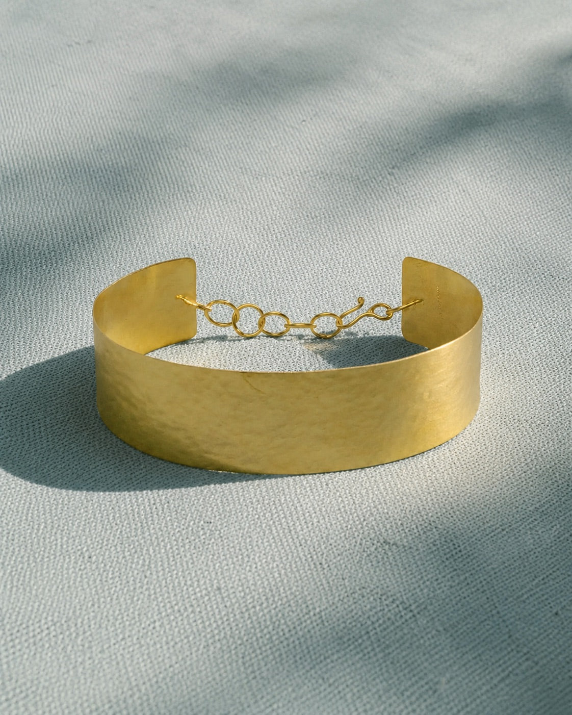 Wide choker
