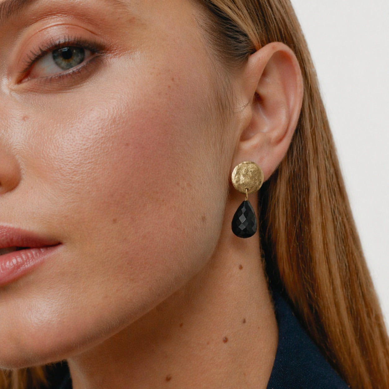 Coin earrings with Onyx