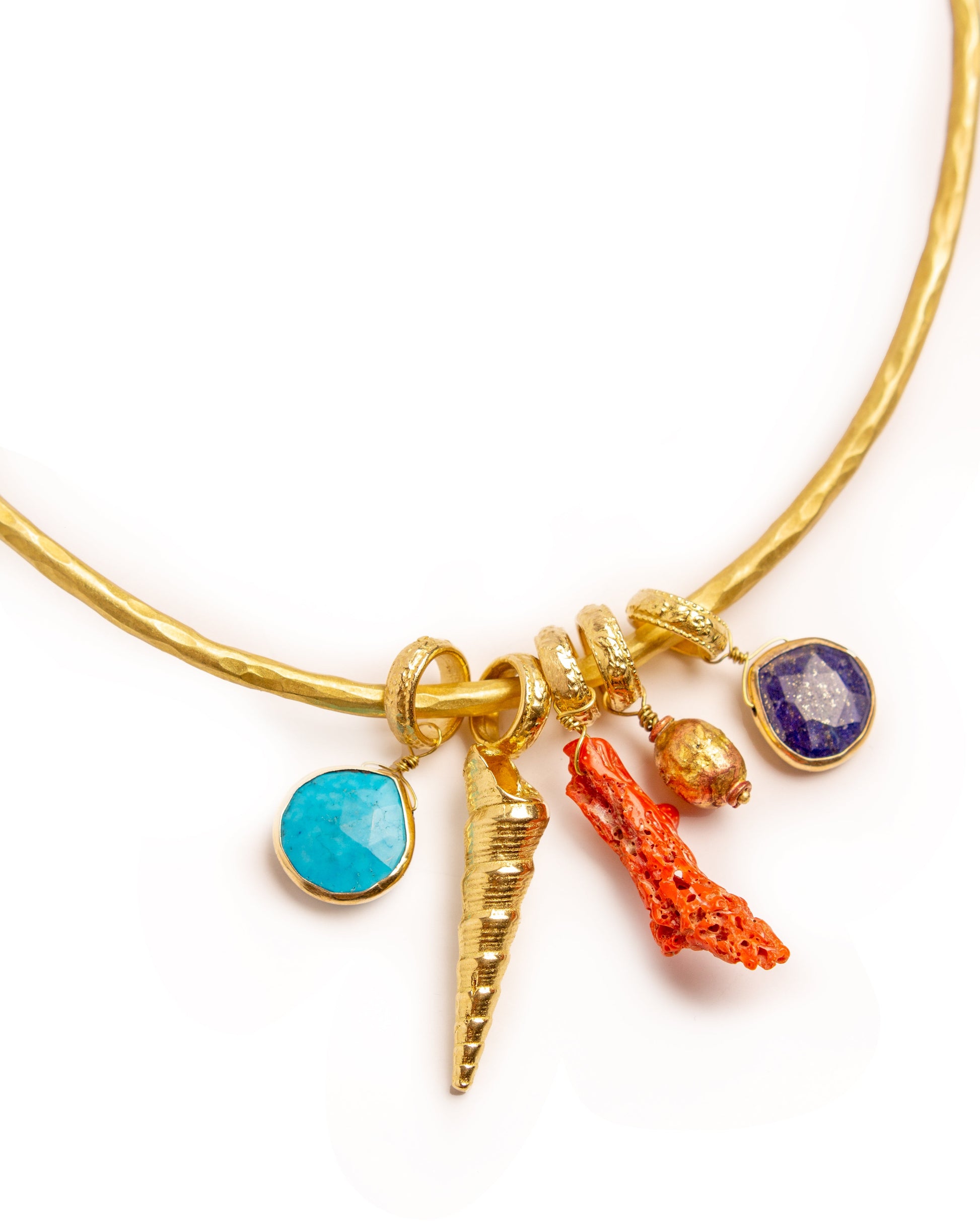 Rigid hammered brass choker