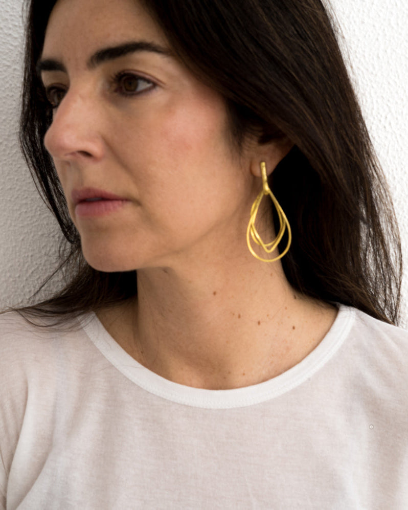 Wavy tears earrings